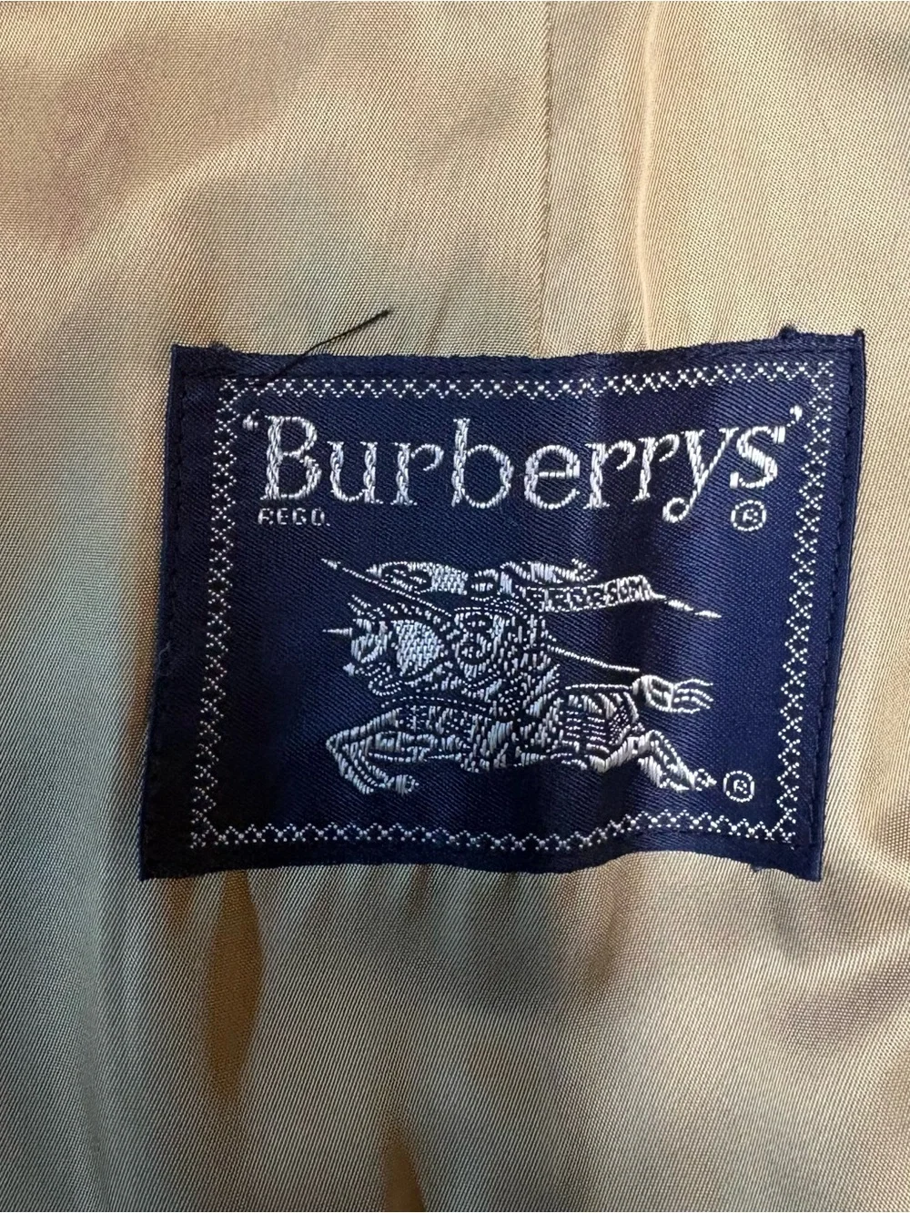 Burberry trench coat. - Picture 12 of 14